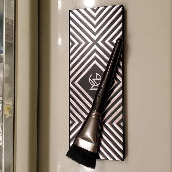 Makeup Geek Face Pallette + Brush - Picture 2 of 2